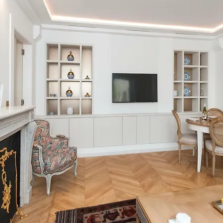 Lägenhet Luxury Montaigne Paris