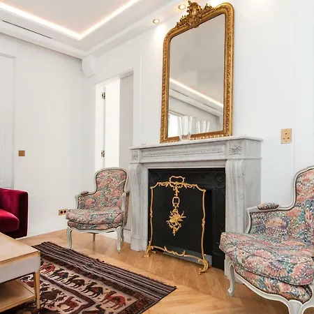 Lägenhet Luxury Montaigne Paris