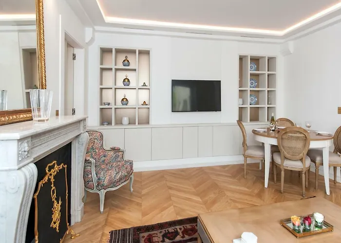 Lägenhet Luxury Montaigne Paris