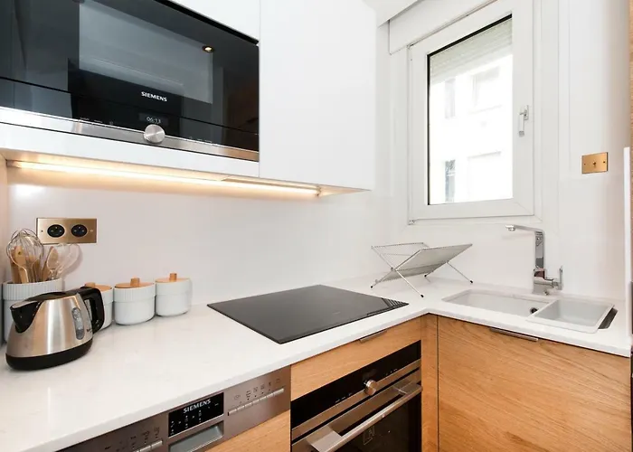 Lägenhet Luxury Montaigne Paris