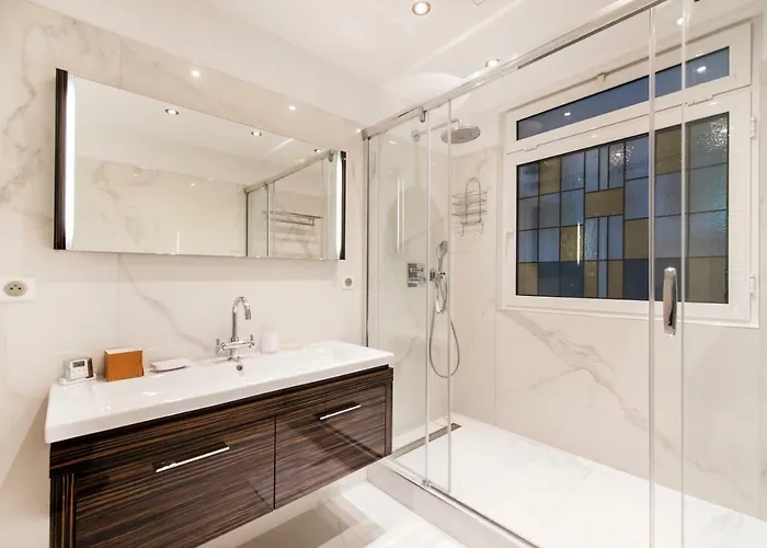 Luxury Montaigne