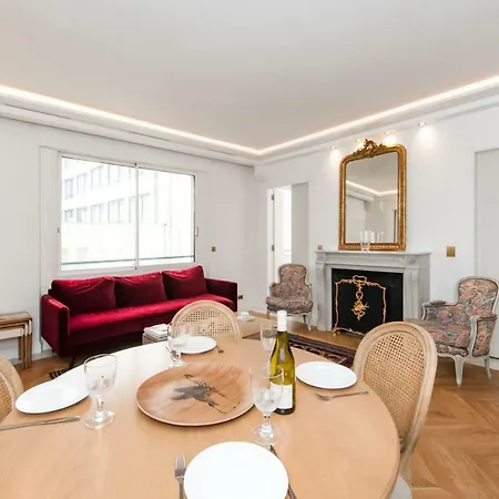 Luxury Montaigne *
