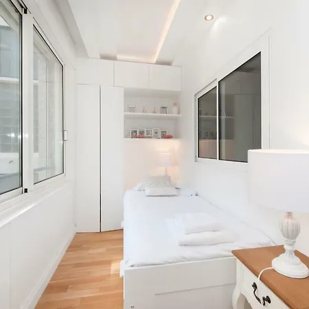 Luxury Montaigne Apartmán